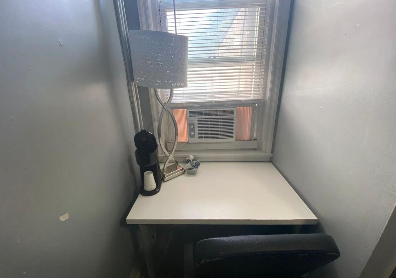 Clover 2900 - Apartment And Rooms With Private Bathroom Near Washington Ave South Philly Philadelphia Room photo