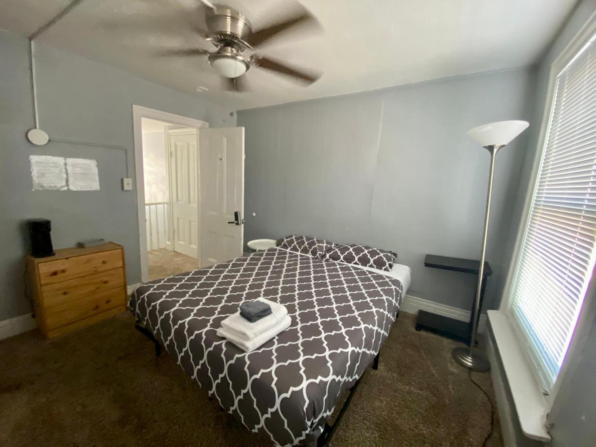 Clover 2900 - Apartment And Rooms With Private Bathroom Near Washington Ave South Philly Philadelphia Exterior photo