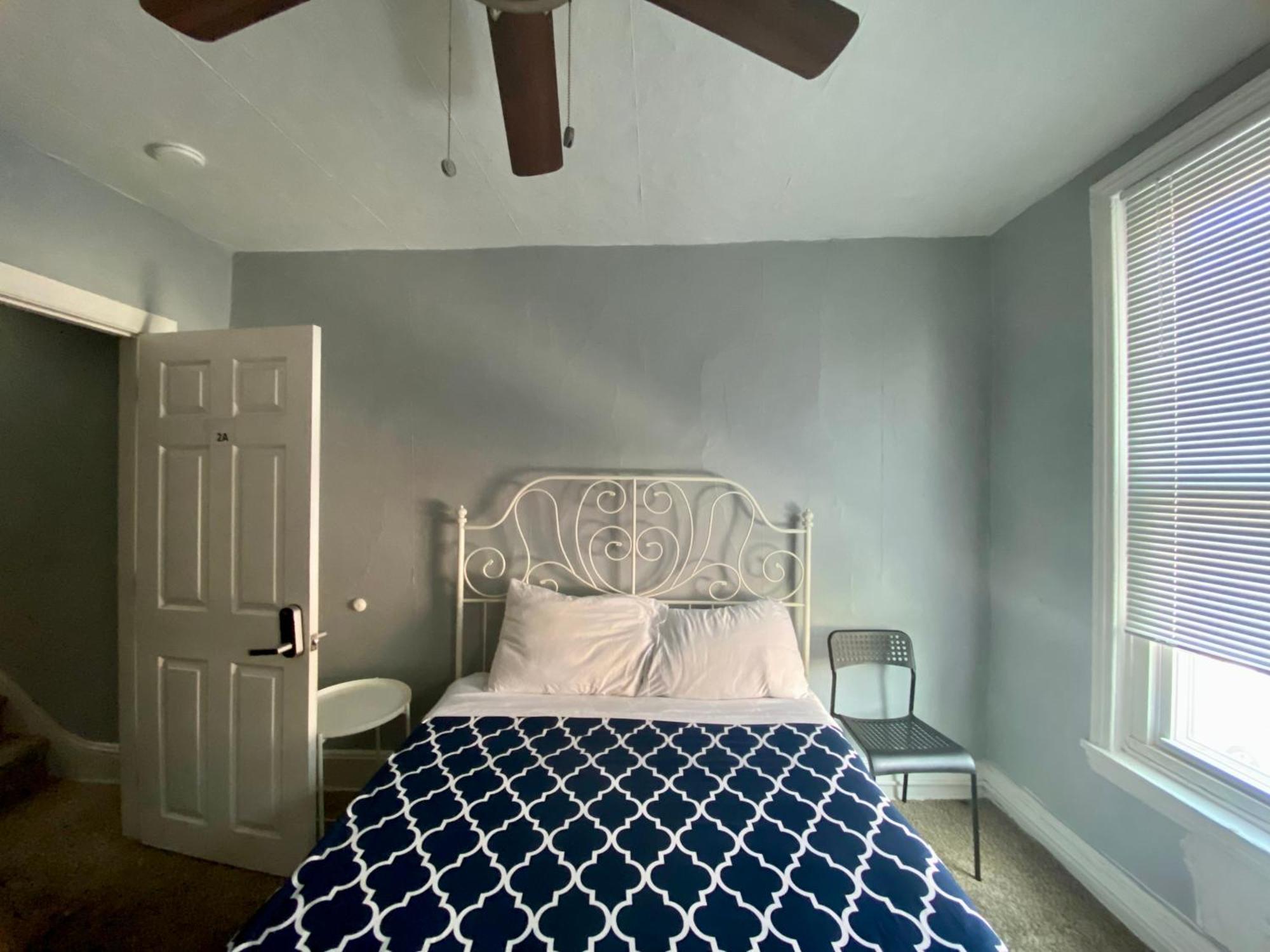 Clover 2900 - Apartment And Rooms With Private Bathroom Near Washington Ave South Philly Philadelphia Room photo