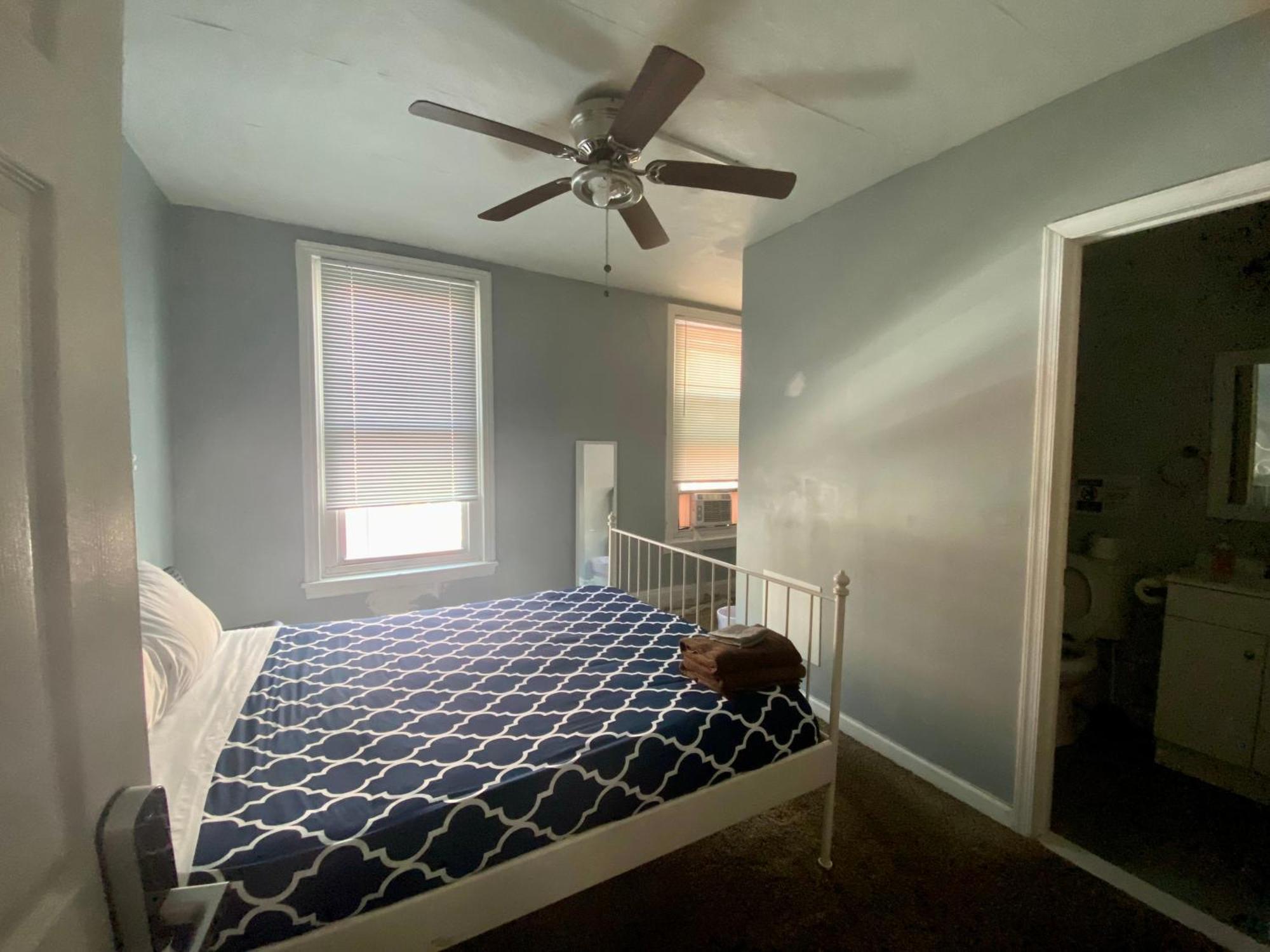 Clover 2900 - Apartment And Rooms With Private Bathroom Near Washington Ave South Philly Philadelphia Room photo
