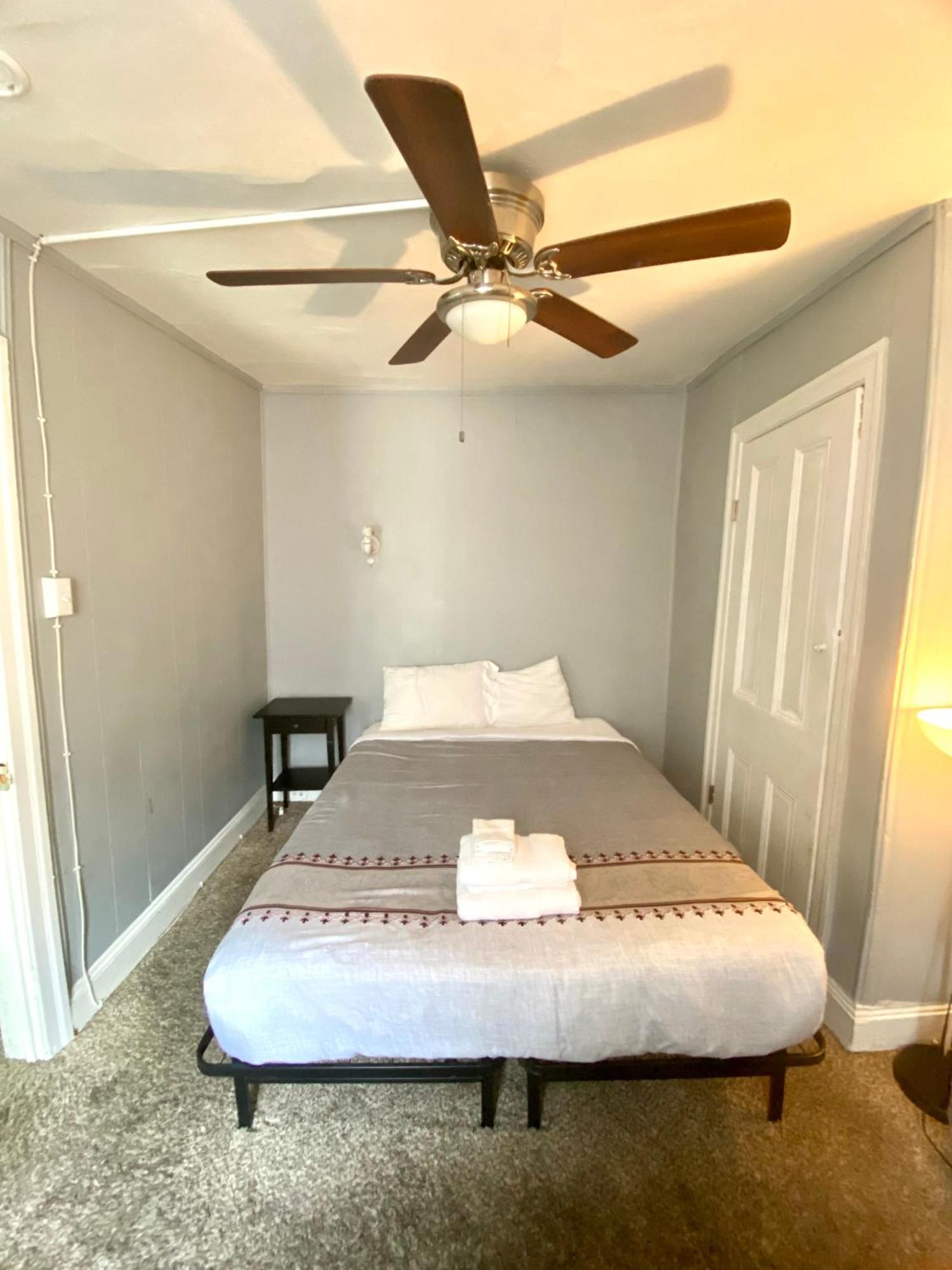 Clover 2900 - Apartment And Rooms With Private Bathroom Near Washington Ave South Philly Philadelphia Exterior photo